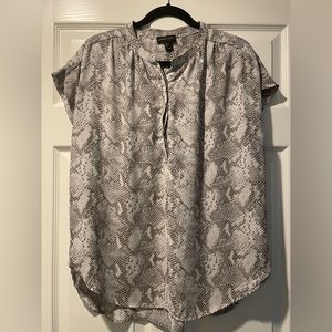 Adrienne Vittadini grey neutral cap sleeve blouse